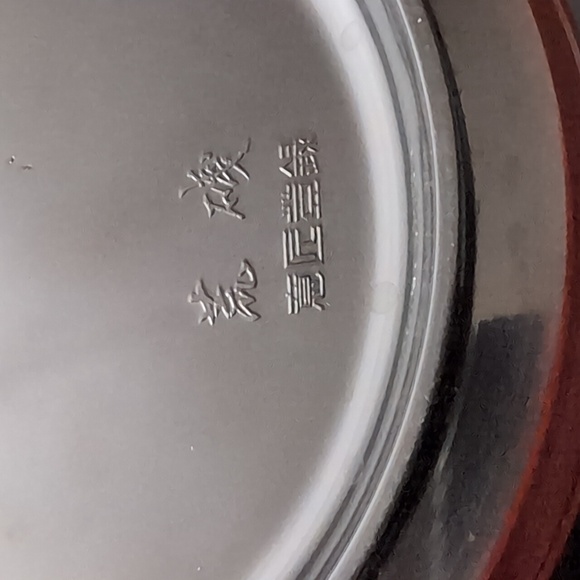 VGT, Red Lacquered Oriental Round Lidded Storage Container with Floral Design. - Picture 9 of 11